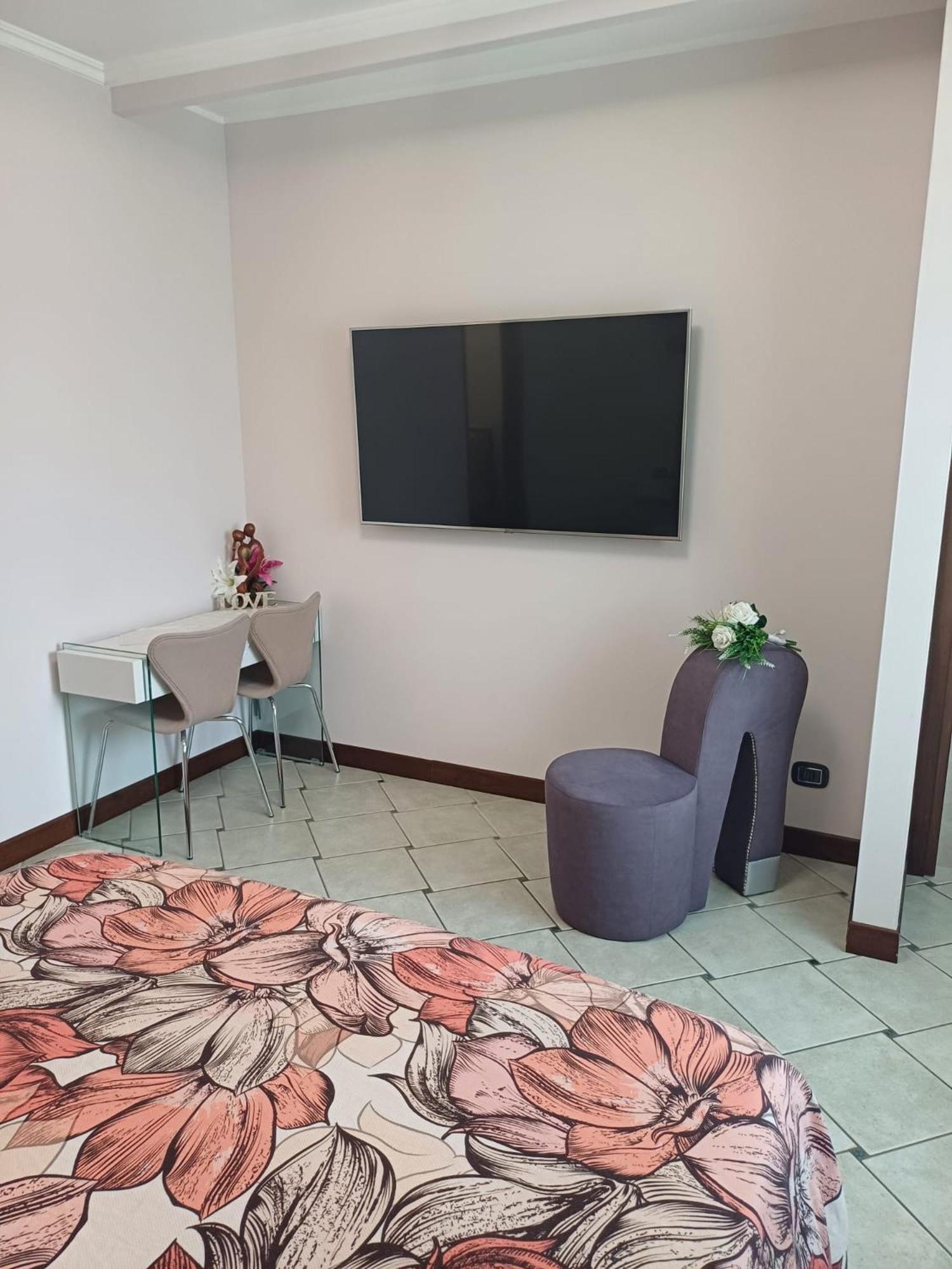 Maryhouse - Ingresso Indipendente Hotel Venegono Superiore Ngoại thất bức ảnh