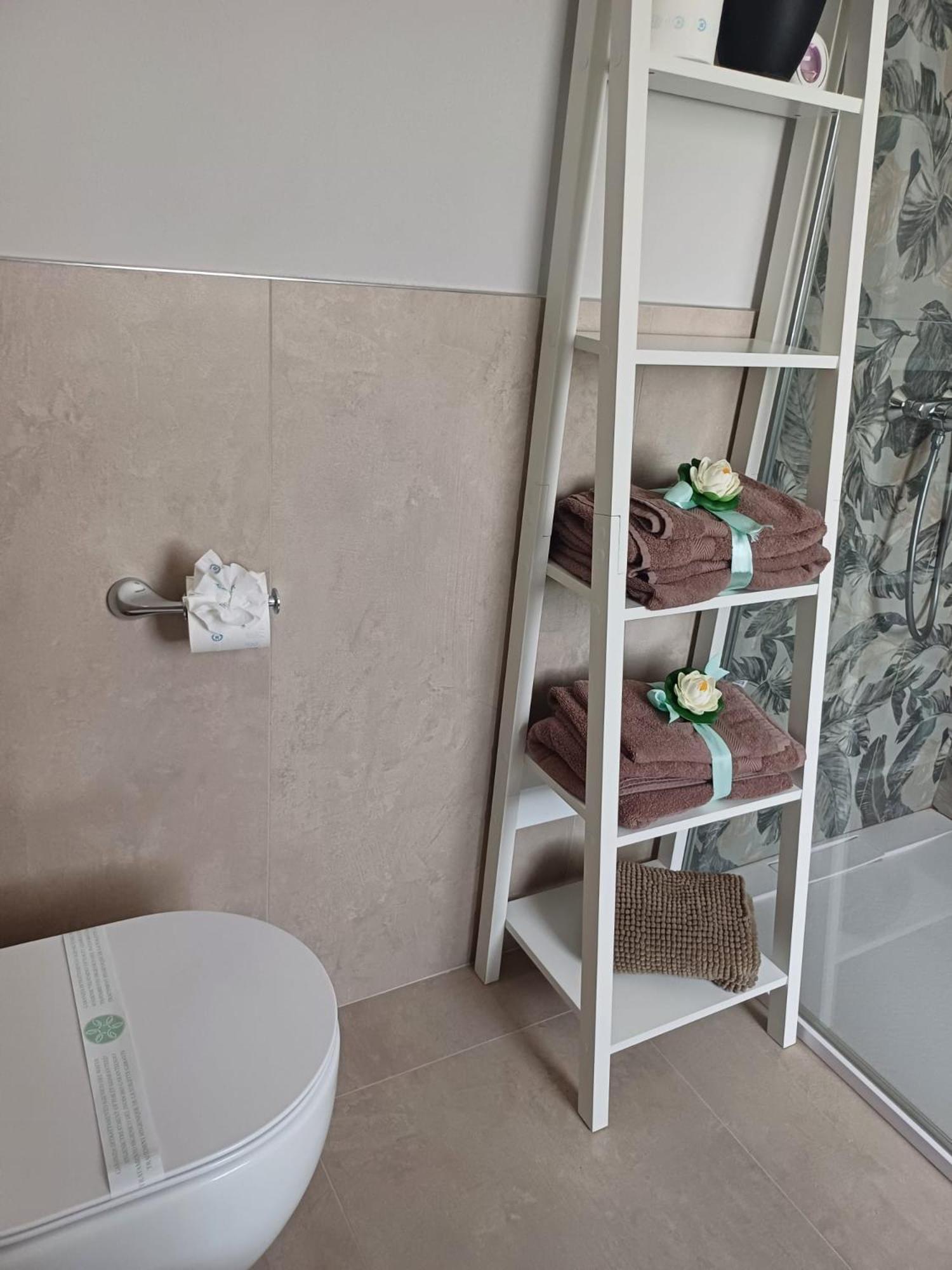 Maryhouse - Ingresso Indipendente Hotel Venegono Superiore Ngoại thất bức ảnh
